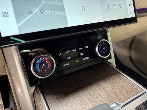 Used 2023 Land Rover Range Rover SE image 16