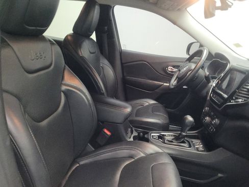 Used 2019 Jeep Cherokee Limited image 21