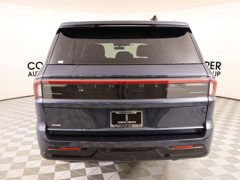 New 2026 Lincoln Navigator Premiere AWD/4WD image 22