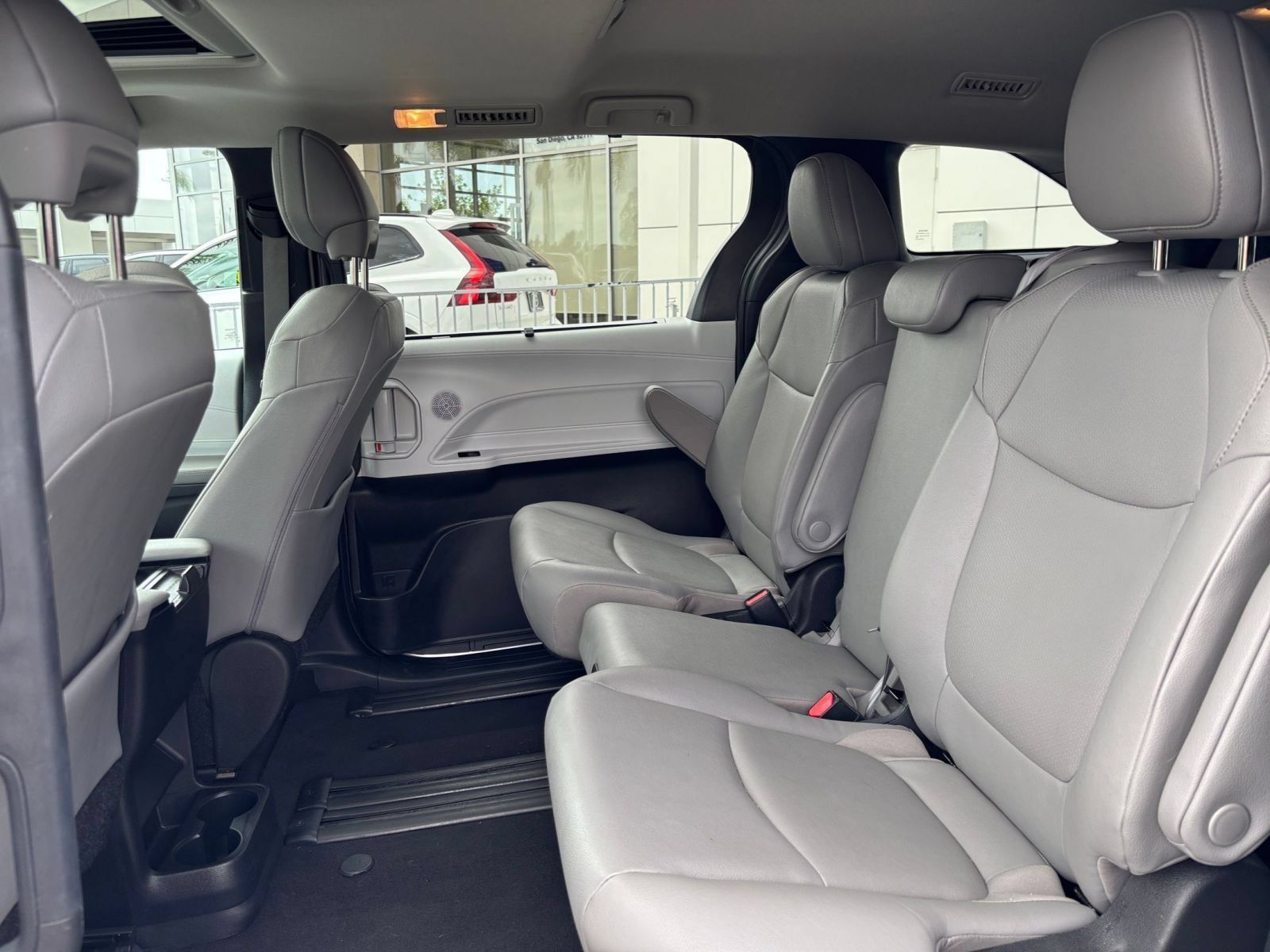 Used 2025 Toyota Sienna XLE FWD image 26