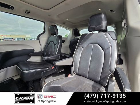 Used 2022 Chrysler Pacifica Limited FWD image 25