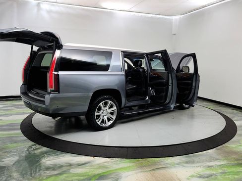 Used 2019 Cadillac Escalade ESV Premium Luxury AWD/4WD image 11
