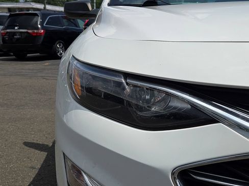 Used 2021 Chevrolet Malibu LS FWD image 12