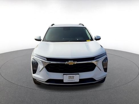 Used 2025 Chevrolet Trax LT image 3