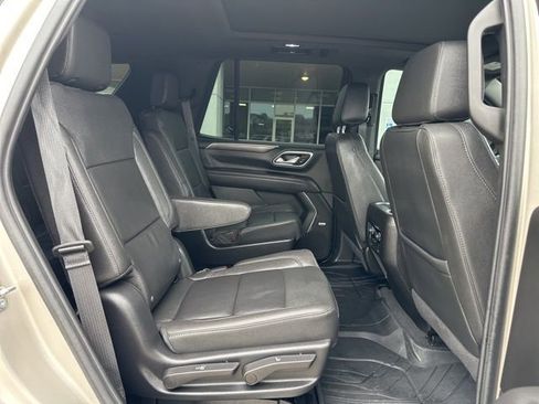 Used 2024 Chevrolet Tahoe Z71 w/ Luxury Package AWD/4WD image 39