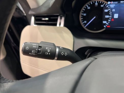 Used 2023 Land Rover Discovery Sport S image 34