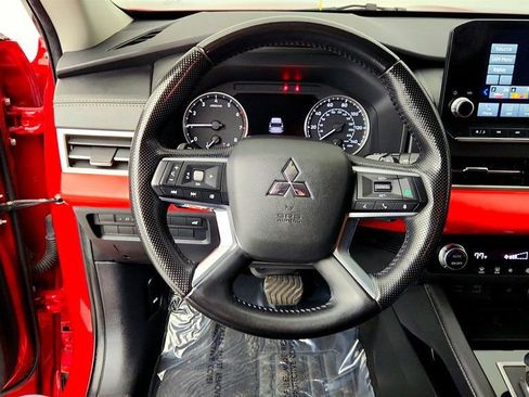 Used 2022 Mitsubishi Outlander SE image 13