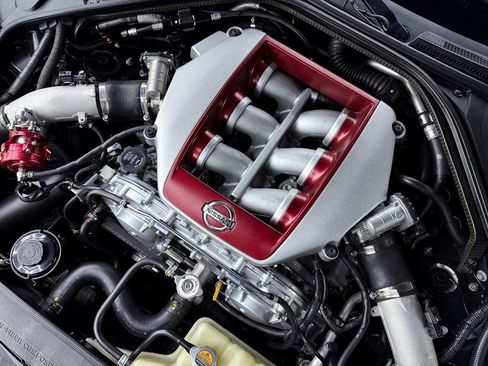 Used 2017 Nissan GT-R Premium image 29