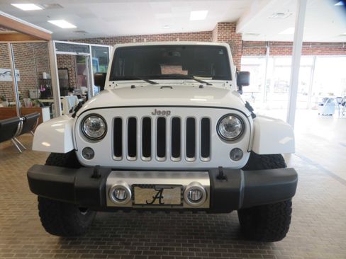 Used 2017 Jeep Wrangler Unlimited Sahara w/ Dual Top Group AWD/4WD image 68