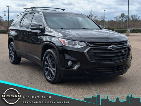 Used 2021 Chevrolet Traverse RS image 1