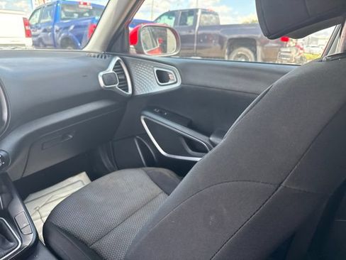 Used 2022 Kia Soul LX w/ Technology Package FWD image 14