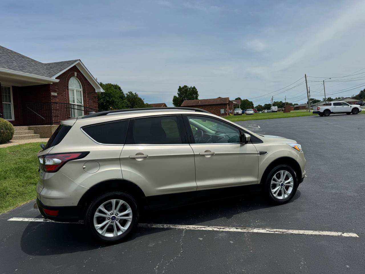 Used 2018 Ford Escape SE w/ SE Sync 3 Package AWD/4WD image 8