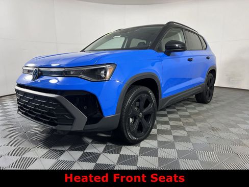 Used 2025 Volkswagen Taos SE image 3