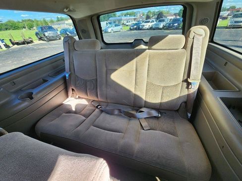 Used 2004 Chevrolet Suburban LS w/ Preferred Equipment Group RWD image 21