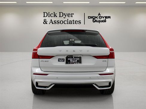 Certified 2023 Volvo XC60 B5 Ultimate w/ Climate Package image 3