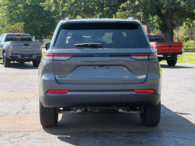 New 2027 Jeep Grand Cherokee Altitude AWD/4WD image 32