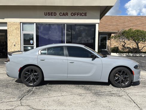 Used 2022 Dodge Charger SXT w/ Blacktop Package RWD image 2