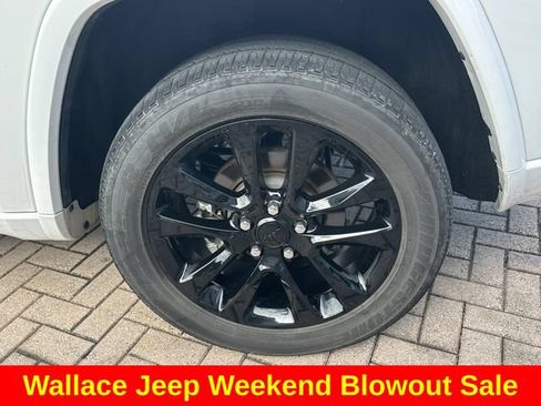 Used 2021 Jeep Grand Cherokee Laredo X AWD/4WD image 14