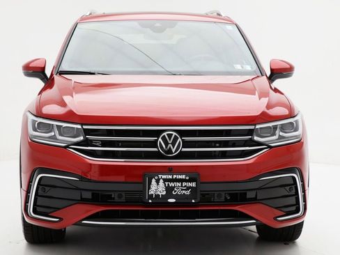 Used 2024 Volkswagen Tiguan SEL R-Line image 4