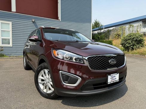 Used 2017 Kia Sorento AWD image 1