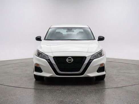 Used 2025 Nissan Altima 2.5 SV FWD image 2
