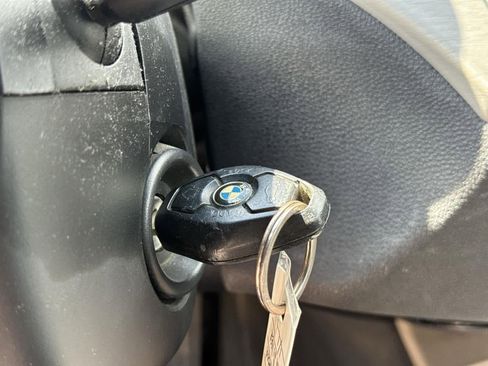 Used 2004 BMW Z4 2.5i image 25