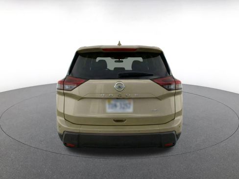 Used 2025 Nissan Rogue SV AWD/4WD image 8