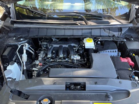 Used 2025 Nissan Pathfinder SV AWD/4WD image 35