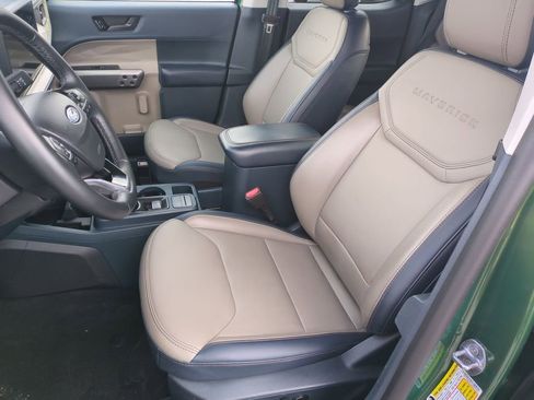 Used 2025 Ford Maverick Lariat w/ 4K Tow Package image 16