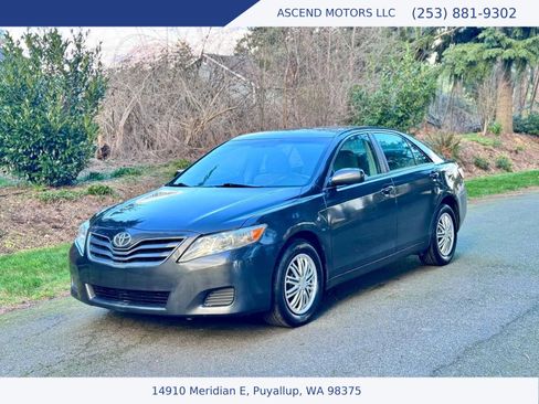 Used 2011 Toyota Camry LE image 1