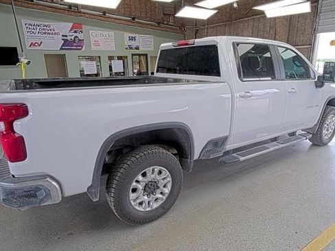 Used 2023 Chevrolet Silverado 2500 LT w/ Convenience Package AWD/4WD image 2