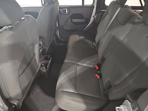 Used 2018 Jeep Wrangler Unlimited Sport S image 18