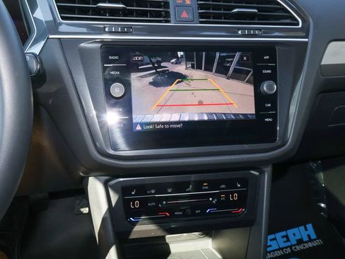 Used 2024 Volkswagen Tiguan SE AWD/4WD image 21
