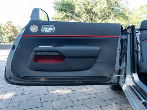 Certified 2021 Rolls-Royce Dawn RWD image 25