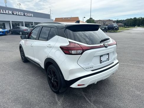 Used 2023 Nissan Kicks SR w/ SR Premium Package FWD image 12