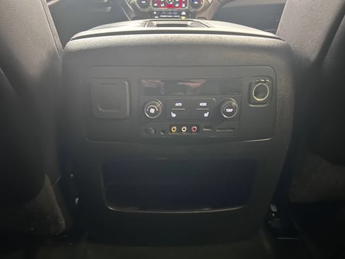 Used 2016 GMC Yukon XL SLT w/ Open Road Package AWD/4WD image 21
