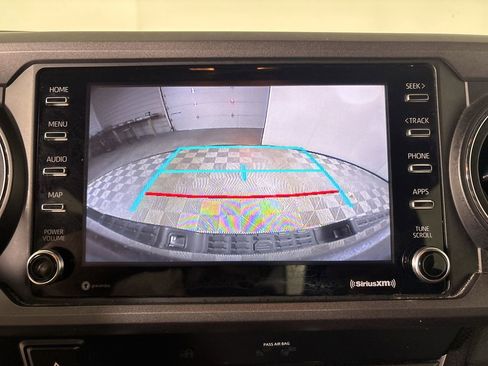 Used 2020 Toyota Tacoma TRD Off-Road w/ Technology Package image 15