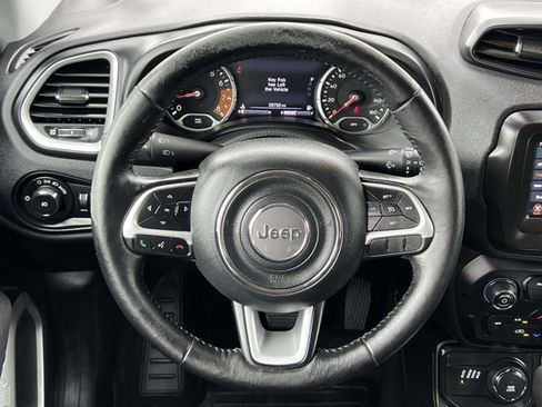 Certified 2021 Jeep Renegade Latitude w/ Convenience Group image 12