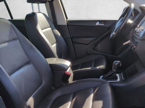 Used 2013 Volkswagen Tiguan SE image 21
