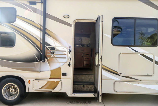 Used 2017 Ford E-450 and Econoline 450 Super Duty w/ Motorhome Prep Package RWD image 35