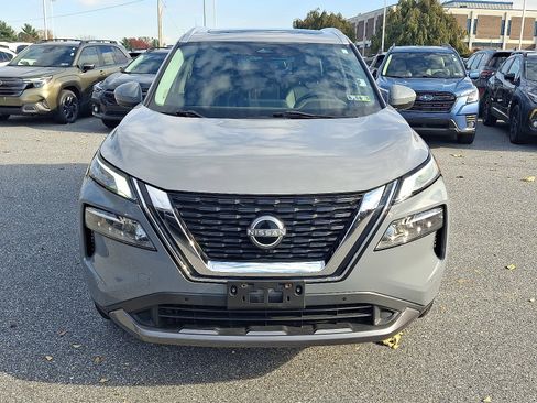 Used 2023 Nissan Rogue SL w/ SL Premium Package image 2