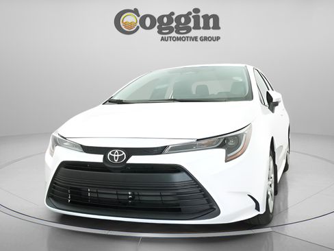 Certified 2025 Toyota Corolla LE FWD image 30