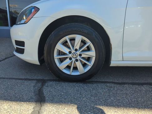 Used 2016 Volkswagen Golf S FWD image 31