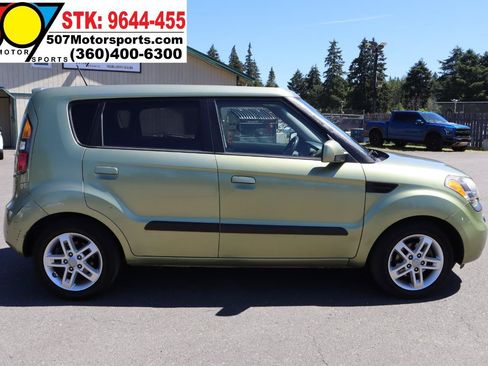 Used 2010 Kia Soul + w/ Audio Pkg FWD image 10