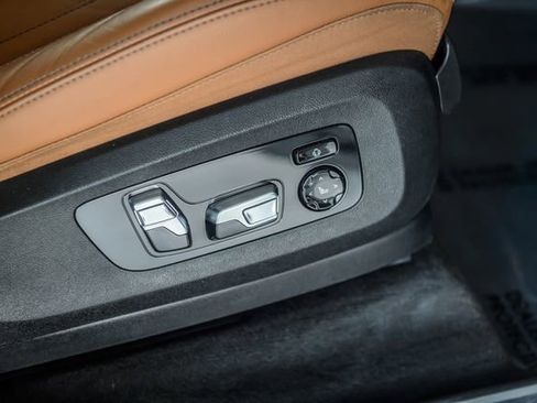 Used 2022 BMW X7 xDrive40i w/ M Sport Package AWD/4WD image 49