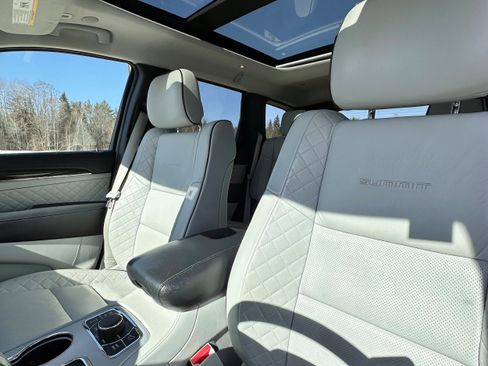 Used 2018 Jeep Grand Cherokee Summit AWD/4WD image 10
