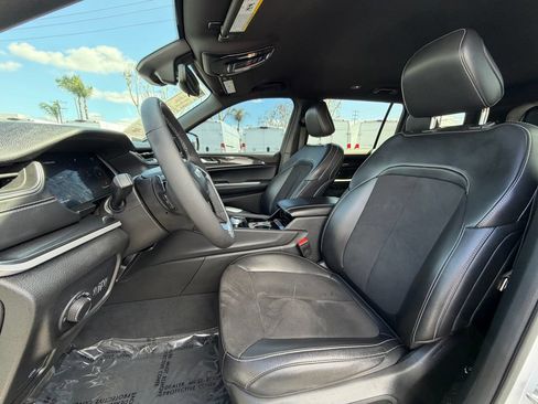 Used 2023 Jeep Grand Cherokee L Laredo AWD/4WD image 25