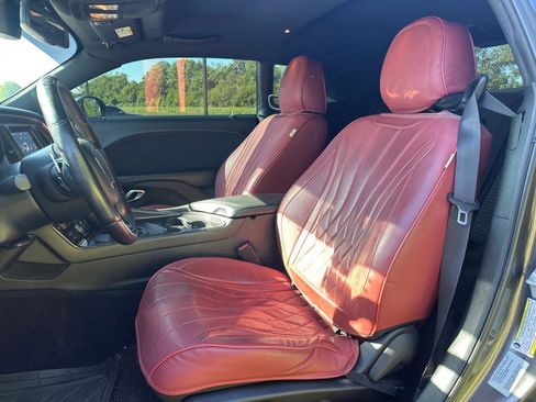 Used 2018 Dodge Challenger R/T w/ Driver Convenience Group RWD image 7