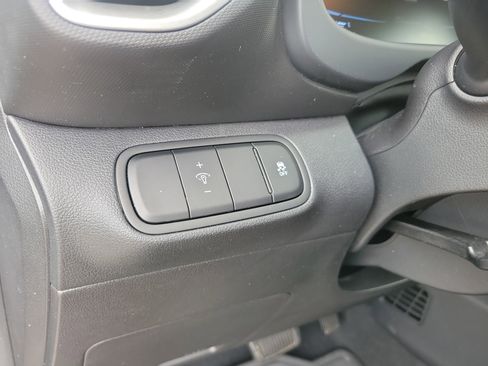 Used 2023 Hyundai Venue SEL image 33