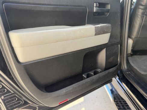 Used 2013 Toyota Tundra 4x4 CrewMax w/ SR5 Pkg image 21